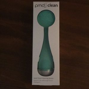 Facial cleansing device- waterproof.